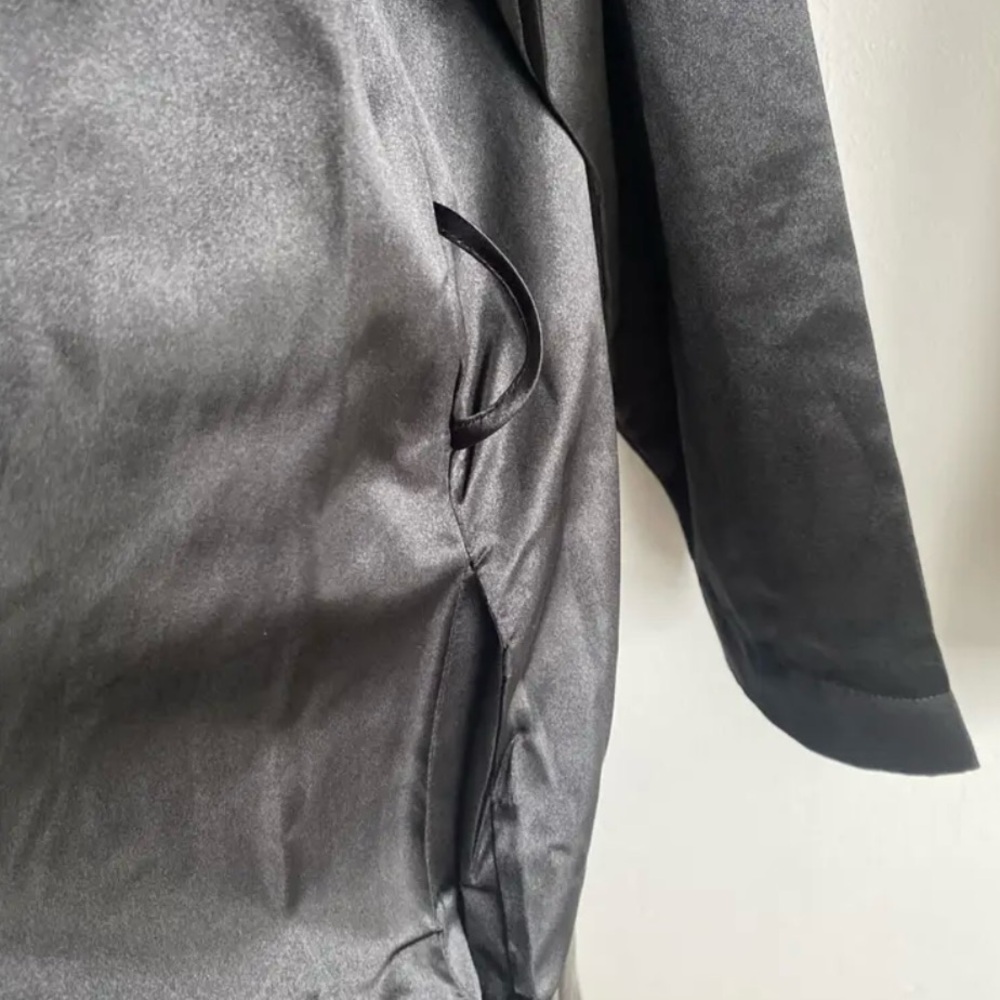 Justin Alexander Black Robe - Picture 10 of 11
